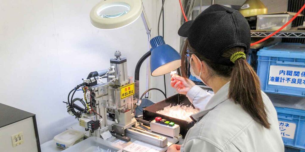 組立・二次加工の様子