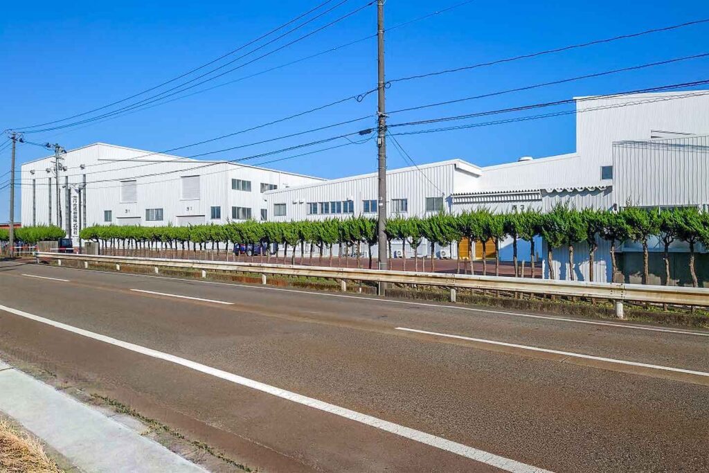 三行合成樹脂 社屋外観